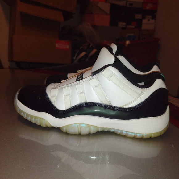 Jordan 11 Low Emerald - Picture 1 of 5